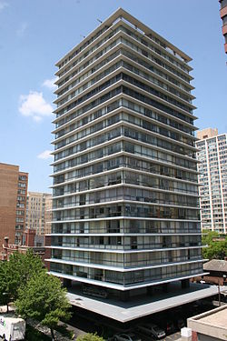 320 Вт Oakdale Av 2.JPG-тағы ғимарат