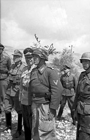 Kesselring surrounded by German paratroopers