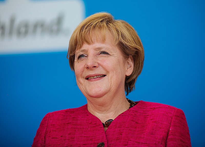 Datei:Bundeskanzlerin Angela Merkel bei einer Wahlkampfveranstaltung 2013.jpg