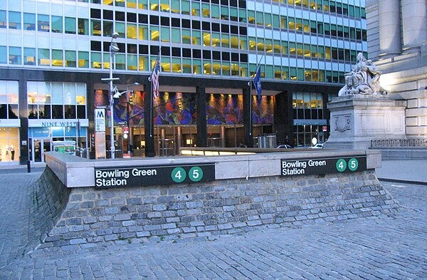 Main entrance of 2 Broadway (background); in the foreground is the entrance to the Bowling Green station