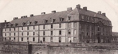 Les ailes sur la place du 36e R.I. et sur l'Orne.