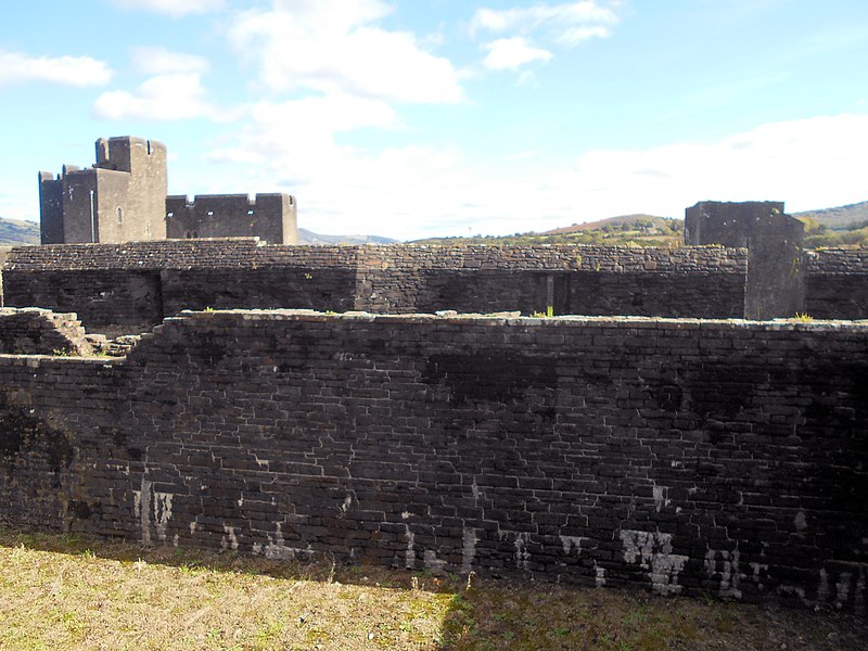 File:Caerphilly Castle 47.jpg