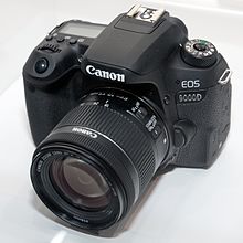 Description de l'image Canon EOS 9000D top 2017 CP+.jpg.