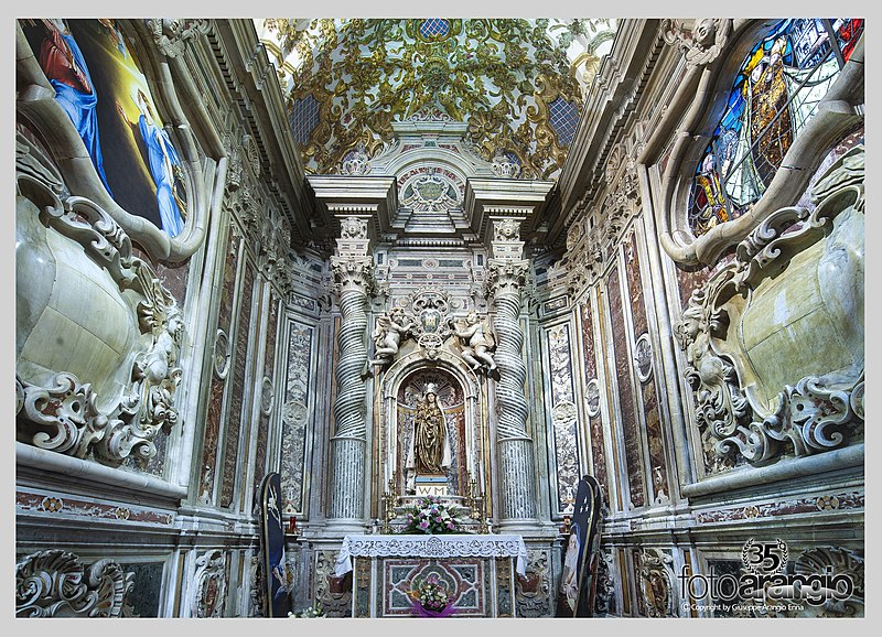 File:Cappella dei Marmi, posta sul lato destro del Duomo , in stile barocco.jpg
