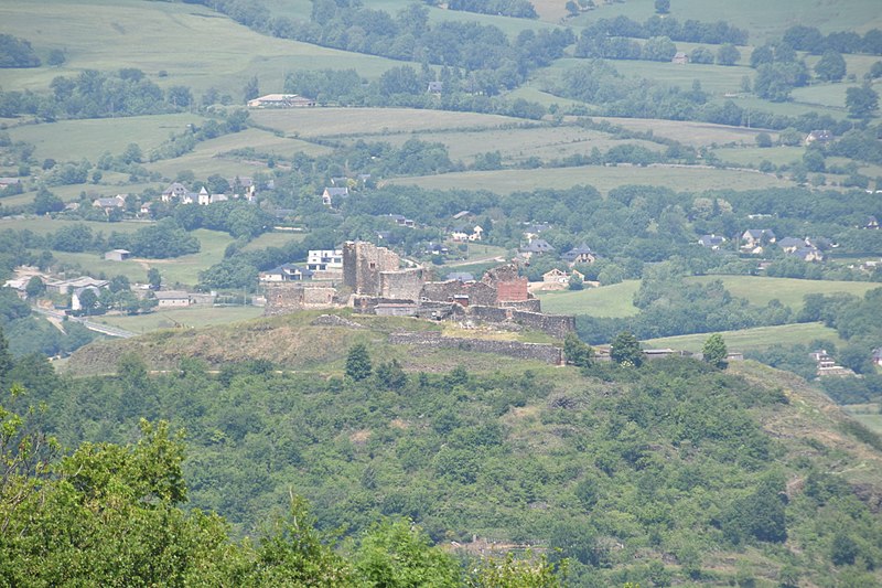 File:Castle of Calmont d'Olt.jpg