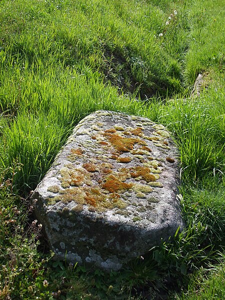 File:Châlus, Haute-Vienne, France, dalle de la bonne fontaine de Notre Dame de Séchaud.JPG