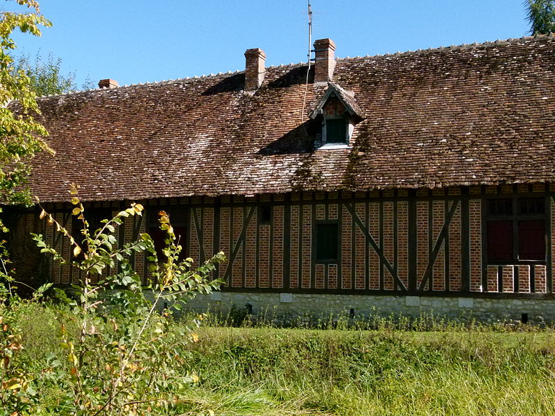 File:Château du Moulin - Dépendances - Loir et Cher.JPG