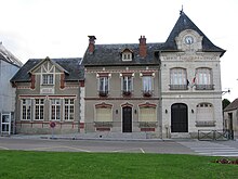 Chevrainvilliers Mairie-école.jpg