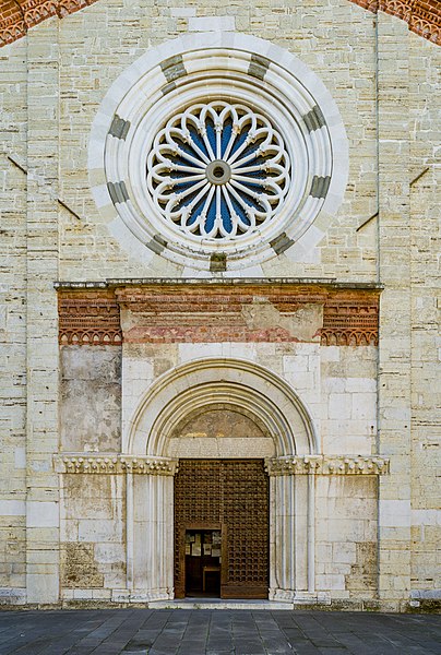 File Chiesa Di San Francesco D Assisi Dettaglio Facciata Brescia Jpg Wikimedia Commons