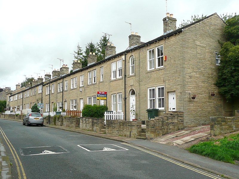 File:Cloggers Row, Thornton.jpg