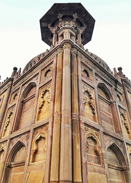 File:Close view of Tomb of Sultan Khusru's Sister.jpg