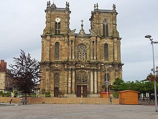 圣母大教堂（法语：Collégiale Notre-Dame de Vitry-le-François）