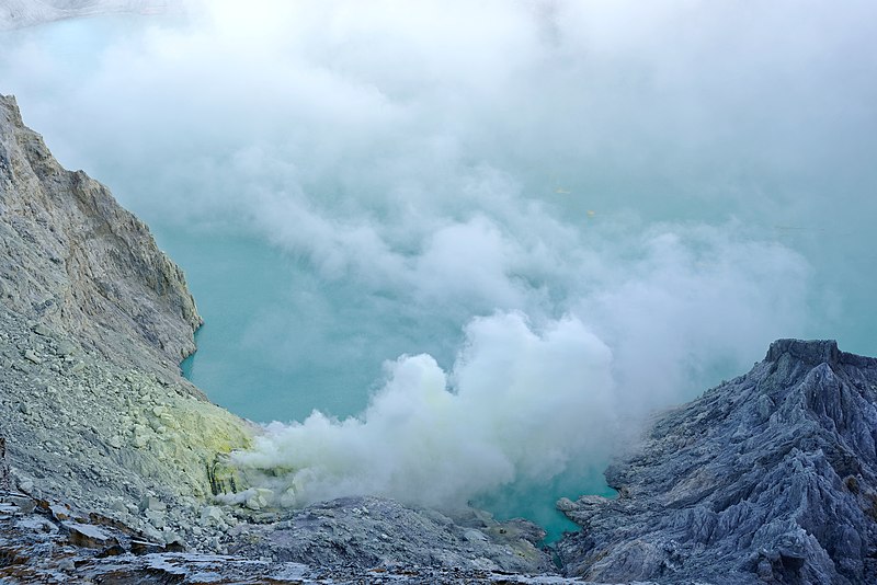 File:Crater of Kawah Ijen volcano, East Java, Indonesia, 20220821 0613 9738.jpg