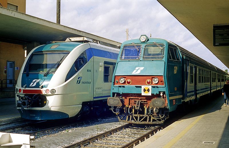 File:D2.22a Bf Cagliari, MD 046, Mitteleinstiegsteuerwagen.jpg