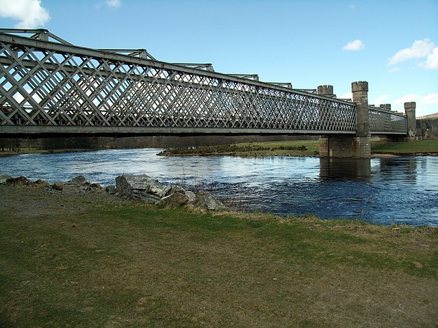 The line crosses the Dalguise Viaduct