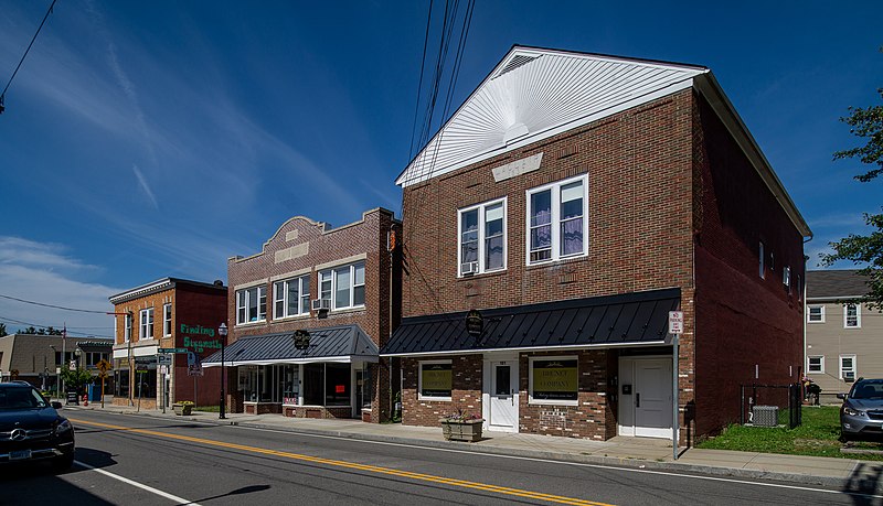 File:Danielson Main Street Historic District buildings on Main Street, Killingly, Connecticut.jpg