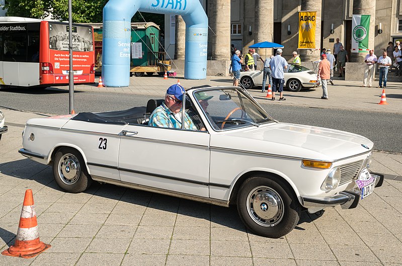 File:Detmold - 2016-08-27 - BMW Cabrio 1600-2 BJ 1971 (01).jpg