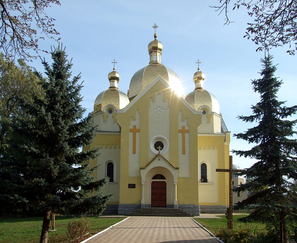  Куди піти на Прикарпатті : церква Різдва Пресвятої Богородиці в Долині