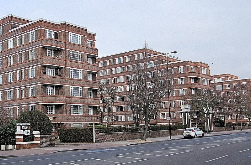 File:Du Cane Court, Balham, London-6850665065.jpg