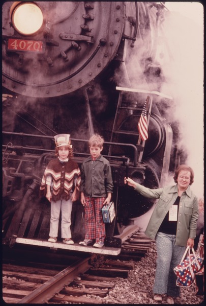 File:EXCITING MOMENT FOR THESE YOUNGSTERS IS A PICTURE TAKING SESSION ON THE STEAM POWERED ENGINE OF THE CUYAHOGA VALLEY... - NARA - 557964.tif