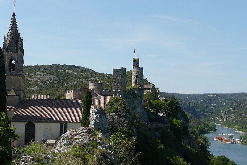 File:Eglise à Aiguèze 2.JPG