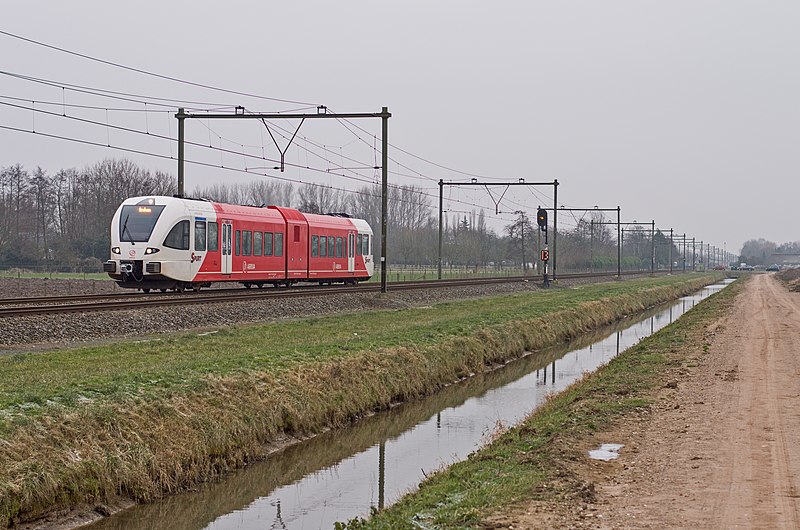 File:Elst Arriva treinstel 254 als stoptrein 311337 Tiel - Arnhem (16156243409).jpg