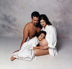 Attente en famille Là encore, une photo de studio, mais parfaitement digne de figurer en bonne place dans l'album de famille.