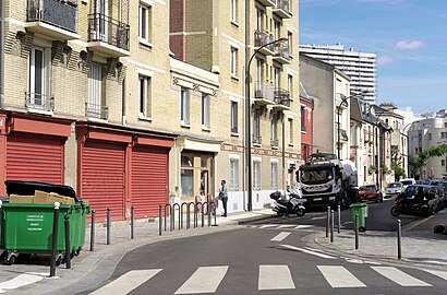 La rue vue de la rue du Moulin-des-Prés.