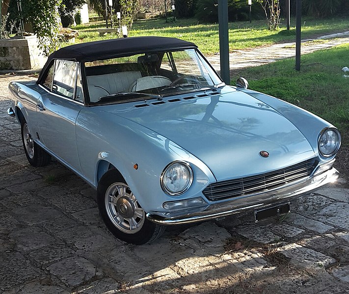 File:Fiat 124 Spider azzurra.jpg