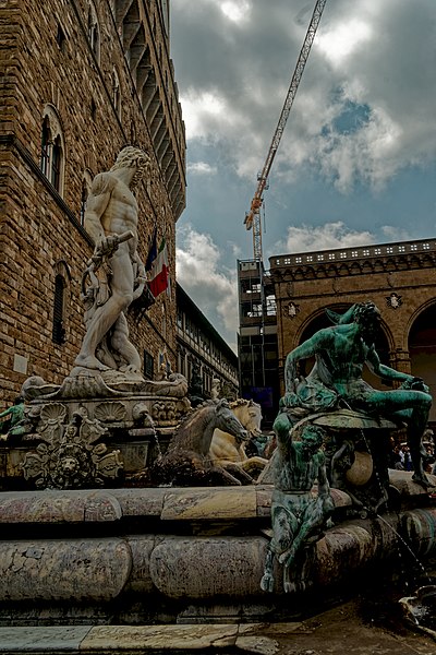 File:Firenze - Florence - Piazza della Signoria - View South on Fontana del Nettuno 1575 - Neptune Statue by Bartolomeo Ammannati.jpg