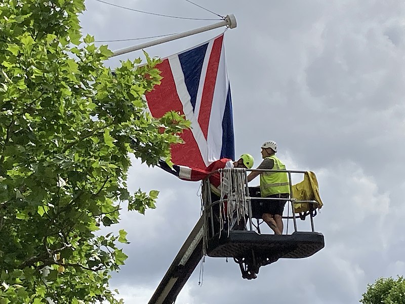 File:Flag removal (52135774318).jpg