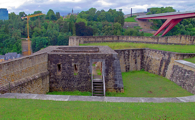 File:Fort Niedergrünewald, Luxembourg 01.jpg