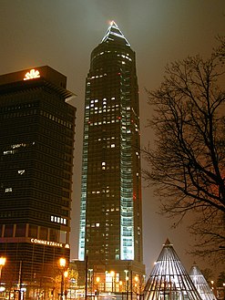 Frankfurt am Main Messeturm bei Nacht.jpg