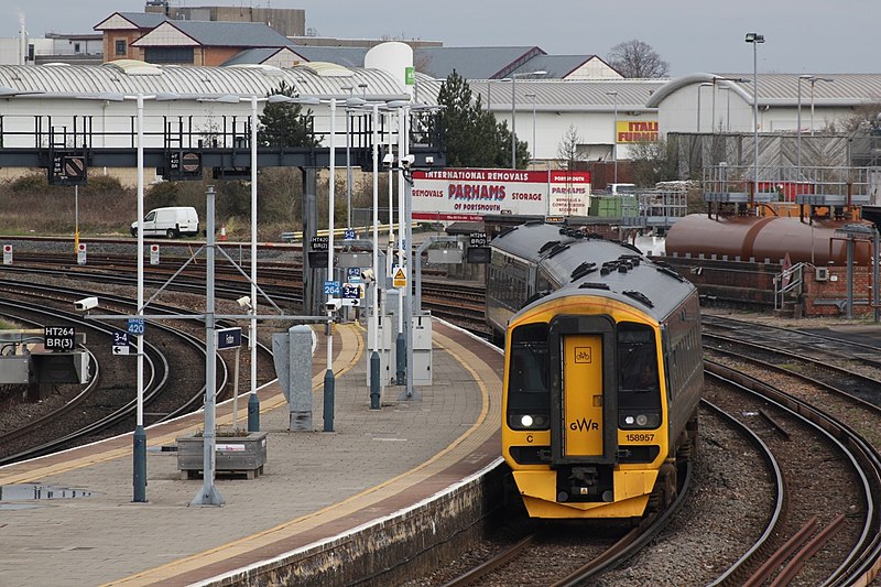 File:Fratton - GWR 158957 arriving from Bath Spa.JPG