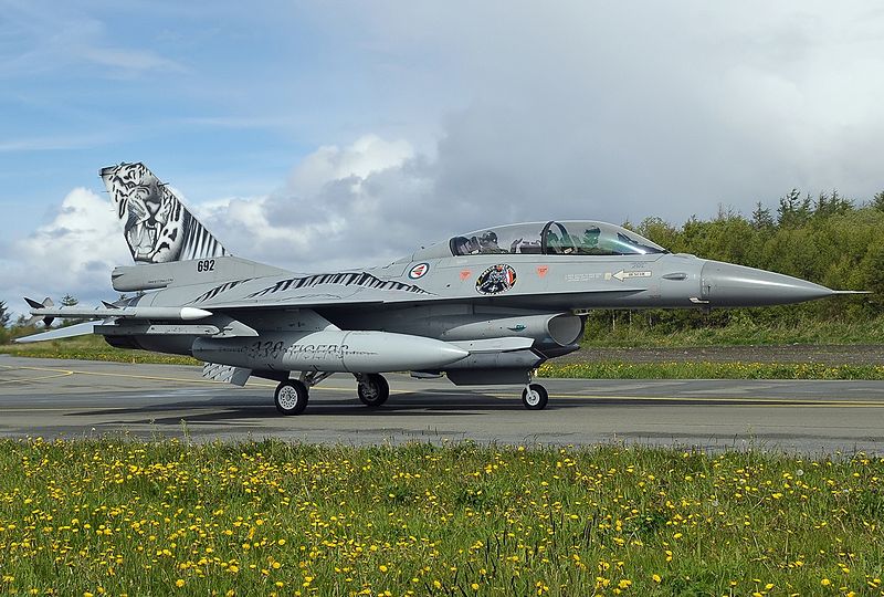 File:General Dynamics F-16BM Fighting Falcon, Norway - Air Force JP7390356.jpg