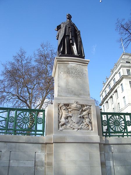 File:George VI and Queen Elizabeth Monument (6).jpg