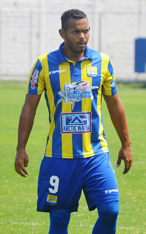 File:Gerson de Oliveira en Delfín Sporting  - Wikimedia Commons