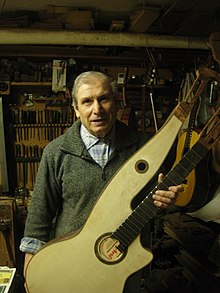 Gianni Pedrini con chitarra arpa