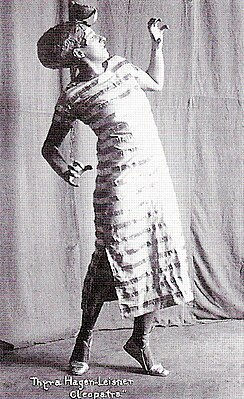 Тира Ляйснер как Клеопатра в опере Г. Ф. Генделя «Юлий Цезарь», 1922