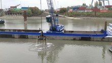 File: Grab dredger Cycloop - ENI 02204629 - working in port of Emmerich.webm