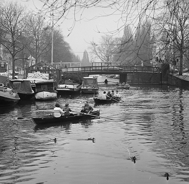 File:Grachtenroeitocht in Amsterdam, Bestanddeelnr 929-6189.jpg