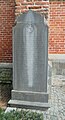 Grafmonument van Jan Lippens (1697-1788) bij de kerk van Moerbeke