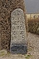 Grenzstein zwischen Karby und Dörphof. Inschrift: DORF / HOF & / WEGE / SCHEIDE / 1835