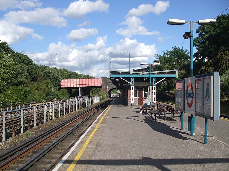 File:Hanger Lane stn eastbound.JPG