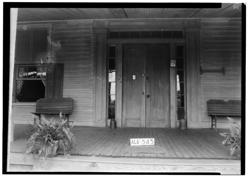 File:Historic American Buildings Survey W. N. Manning, Photographer, July 19, 1935 CLOSE UP OF FRONT ENTRANCE - The Birds' Nest, U.S. Route 43, Vilula, Perry County, AL HABS ALA,57-VILU,1-7.tif