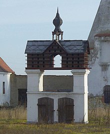 Pigeonnier historique dans la cour du château de Rybňany.