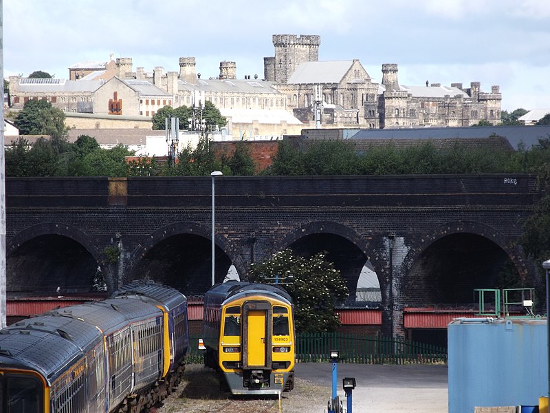 File:Holbeck Viaduct DMU.jpg