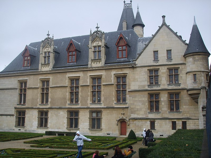 File:Hotel de Sens 03.JPG