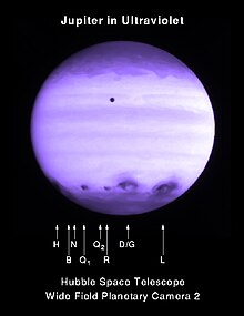 Série de taches sombres dans l'atmosphère de Jupiter.