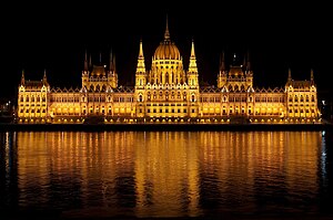 Hungarian Parliament Building at night - 77610 1920.jpg